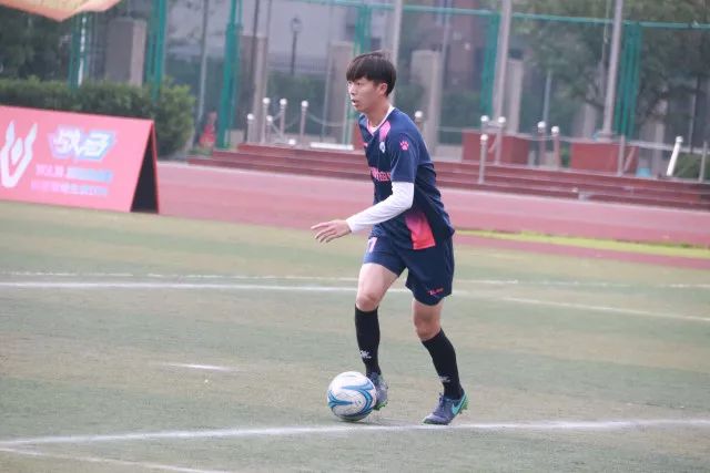 库里高效发挥助勇士获胜 24分完美命中率